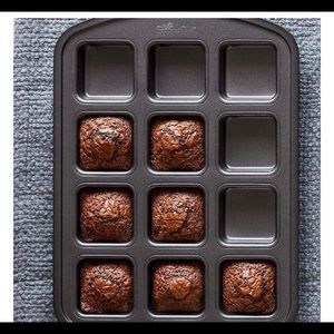 Pampered Chef Brownie Pan. NEW